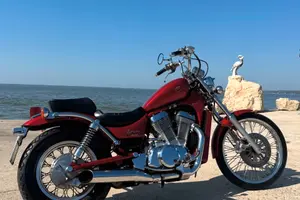 Suzuki intruder vs 800