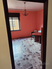 Stanza uso ufficio in studio associato