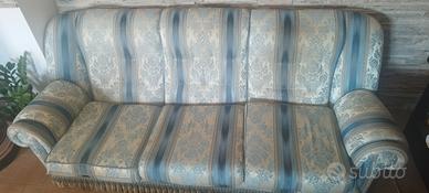 Divano tre posti 