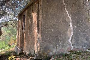 Terreno con rustico agricolo e magazzino
