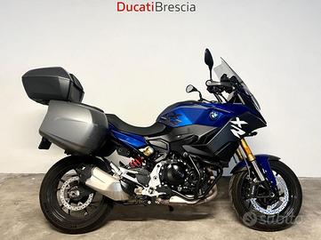 BMW F 900 XR .