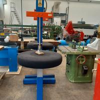 Pressa regolabile per produzione sedie da ufficio