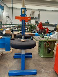 Pressa regolabile per produzione sedie da ufficio