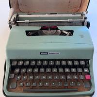 Macchina da scrivere Olivetti Lettera 32