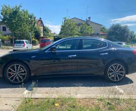 MASERATI GHIBLI 2023 con 11.000km