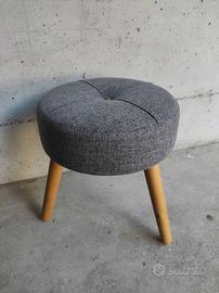 Pouf in Tessuto Grigio e gambe in Legno