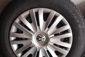 4 gomme Pirelli 195/65 R15 invernali + cerchi VW