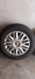 4 gomme Pirelli 195/65 R15 invernali + cerchi VW