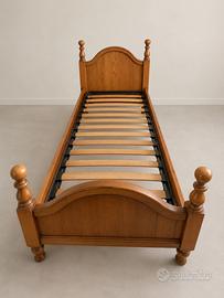 Letto singolo in legno massello con rete a doghe