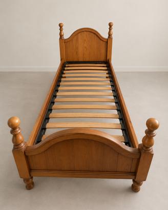 Letto singolo in legno massello con rete a doghe