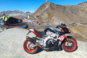 Aprilia Tuono V4 factory 2016