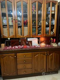 Credenza com tavolo e sedie