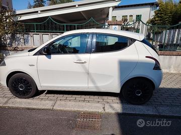 Lancia Ypsilon 1200 fire