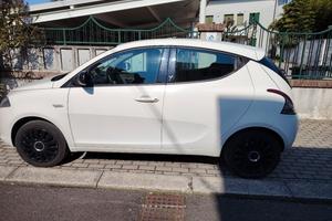 Lancia Ypsilon 1200 fire