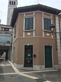 Locale commerciale uso negozio/ufficio