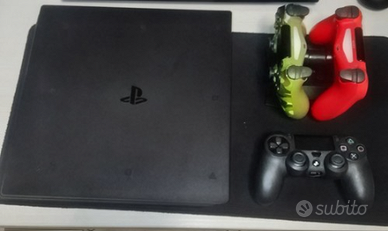 Playstation 4 Pro 1Tb versione UK, tre controller.