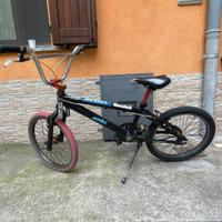bicicletta BMX 