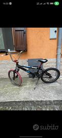 bicicletta BMX 