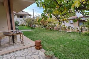 Località buda - villa con giardino
