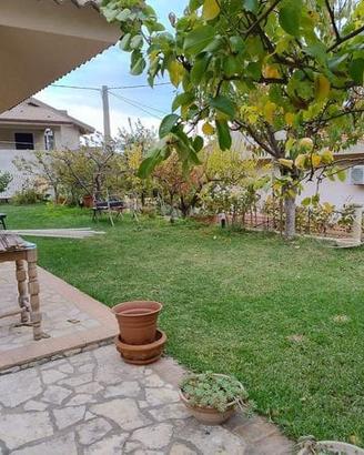 Località buda - villa con giardino