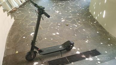 Monopattino Momo Design EVO9 verde militare