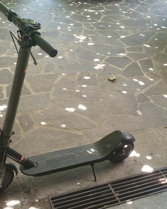 Monopattino Momo Design EVO9 verde militare