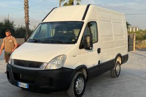 Iveco Daily furgonato 136 cv con clima e vetri ele