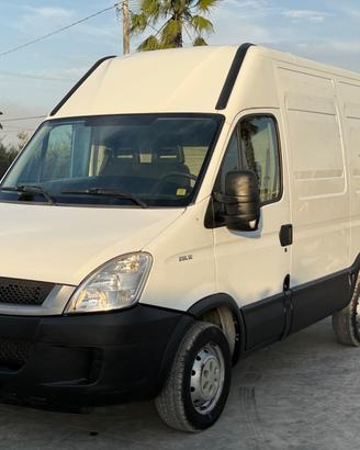 Iveco Daily furgonato 136 cv con clima e vetri ele