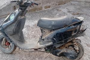 scooter f 10 da aggiustare anche a pezzi