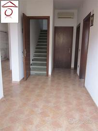 BIFAMILIARE SU DUE PIANI CON GARAGE