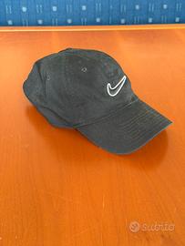 Cappellino Nike nero con logo bianco mai indossato