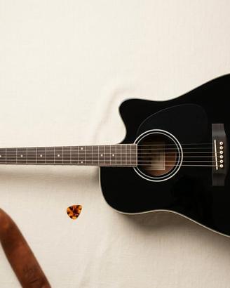 chitarra acustica 