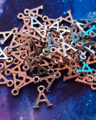 100 ciondoli lettera A per bijoux, borse, vestiti