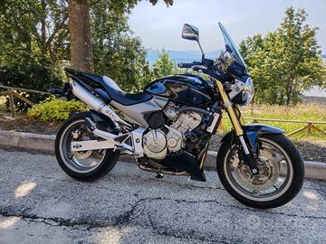 Moto Honda hornet