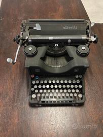 macchina da scrivere Olivetti M40