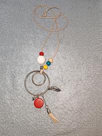 Collana boho con perle e ciondoli 