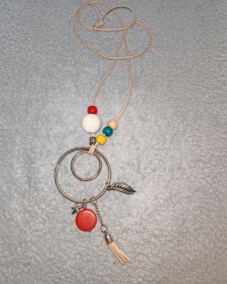 Collana boho con perle e ciondoli 