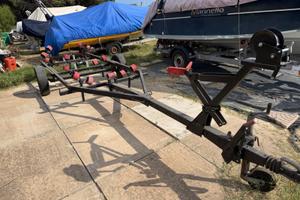 Carrello 750 kg per varo e alaggio.