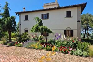 Villa di 500 m² con più di 5 locali a Castelfioren