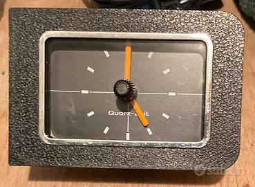 Orologio analogico per auto f’epoca
