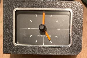 Orologio analogico per auto f’epoca