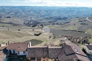 CASA SEMINDIPENDENTE A LA MORRA