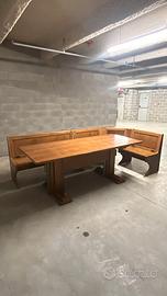 Tavolo in legno con panca adatto per taverna casa 