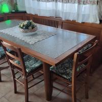 cassapanca in legno tavolo e 3 sedie 