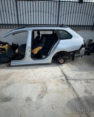 Scocca ponte posteriore volkswagen golf 8 Station 