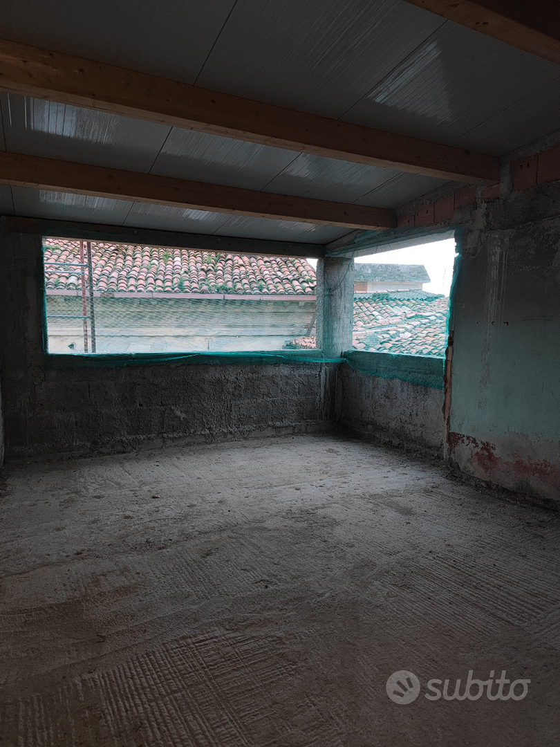Appartamento su due piani con magazzino - Vista 4