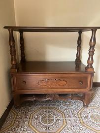 Mobiletto porta TV in legno stile antico.