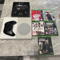 Xbox one con giochi e 2 joystick