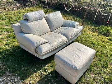 Divano chateau d'ax con puff