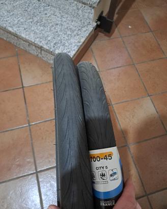 2 copertoni 28 pollici 700x45 antiforarura brwin